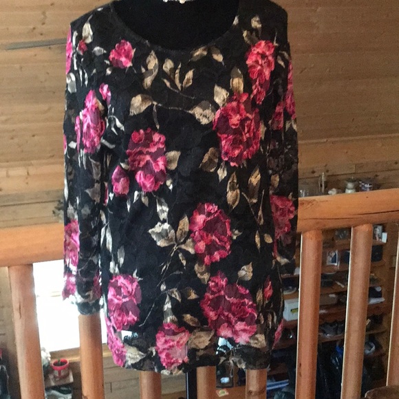White Stag Tops - 🌷 White Stag Lace Top 🌷